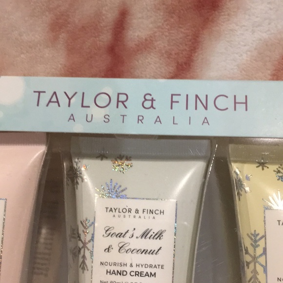 Taylor & Finch Australia Holiday 3 Piece Winter Heros Scented Hand Cream Set NWT - Picture 2 of 16